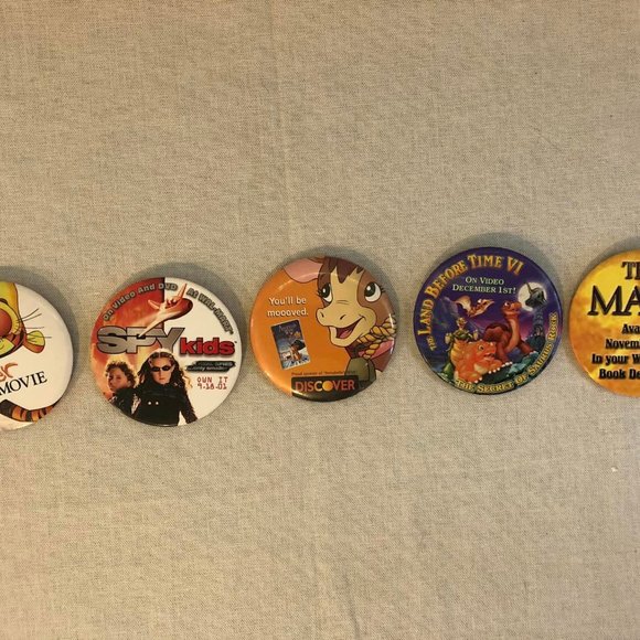 Set of 20 Movie & Kids Buttons - Picture 2 of 10